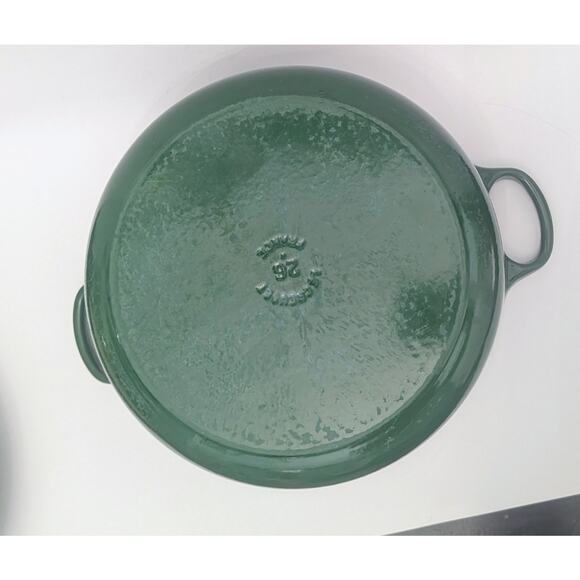 Classic Le Creuset ROUND Dutch Oven #26 Hard To Find GREEN Olive 5.5 Qt W Lid - Picture 2 of 10